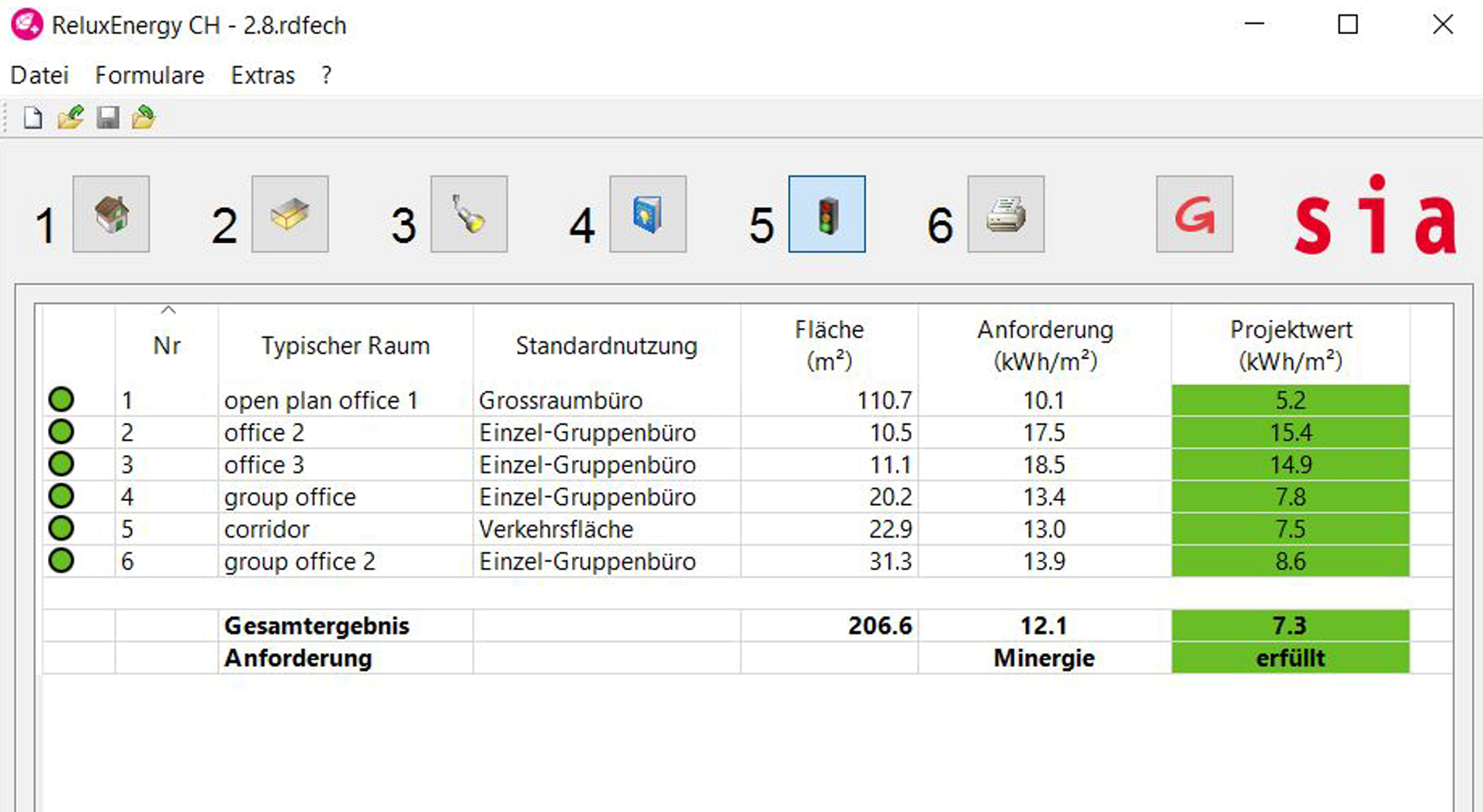 Detailansicht des Gebäude-Reiters in ReluxEnergy CH mit roten Nummernmarkierungen auf der Schaltfläche für die Gebäudematrix (1) und dem Excel-Import-Button (2) inklusive eingeblendetem Tooltip zur Spaltenbelegung
